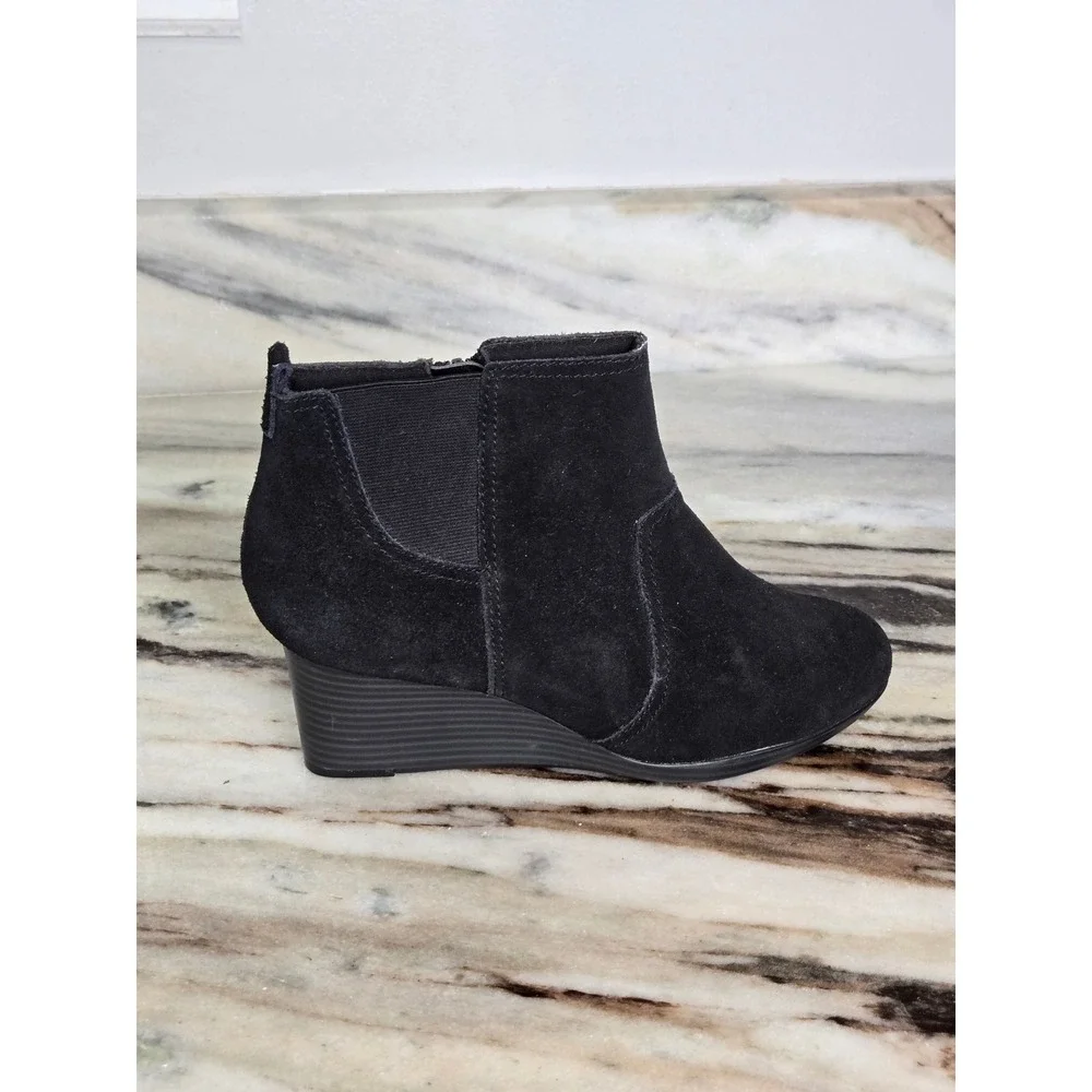 Clarks Black Suede Wedge Ankle Boots  Zip Elastic Gore Low Heel Booties size 7.5